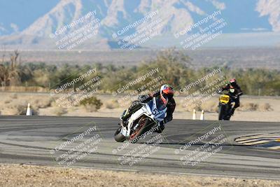 media/Dec-07-2025-CVMA (Sun) [[3e7d2de5dc]]/Race 18-Formula Twins-Formula 40 UL/